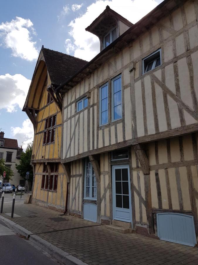 Maison Du Dauphin 1534 트루아 외부 사진